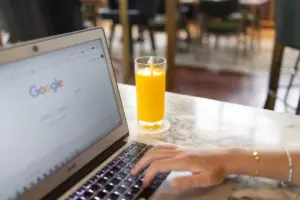 Dá para usar YouCine no navegador?