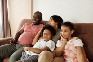 Como baixar youcine na TV roku