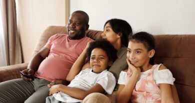Como baixar youcine na TV roku