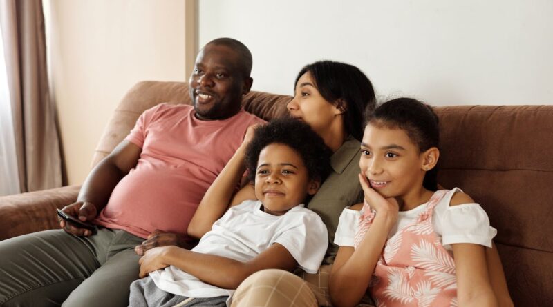 Como baixar youcine na TV roku